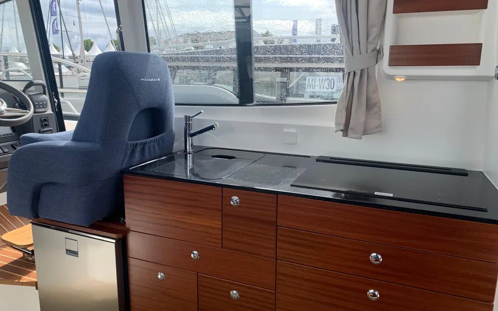 slider 11 Nimbus 305 Coupe