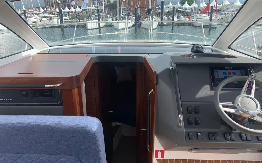 slider 12 Nimbus 305 Coupe