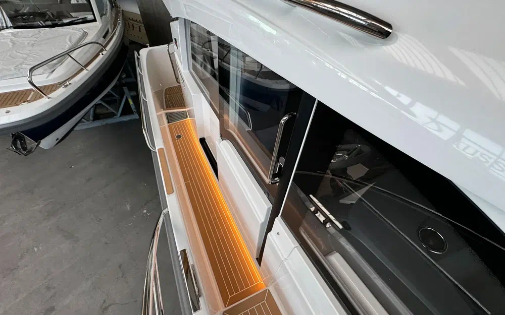 slider 5 Nimbus 305 Coupe