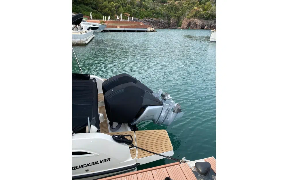 slider 27 Quicksilver Activ 875 Sundeck