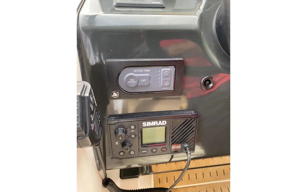 slider 35 Quicksilver Activ 875 Sundeck