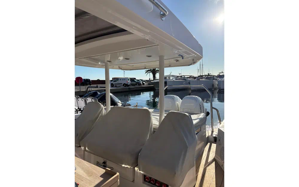 slider 11 Axopar 37 ST