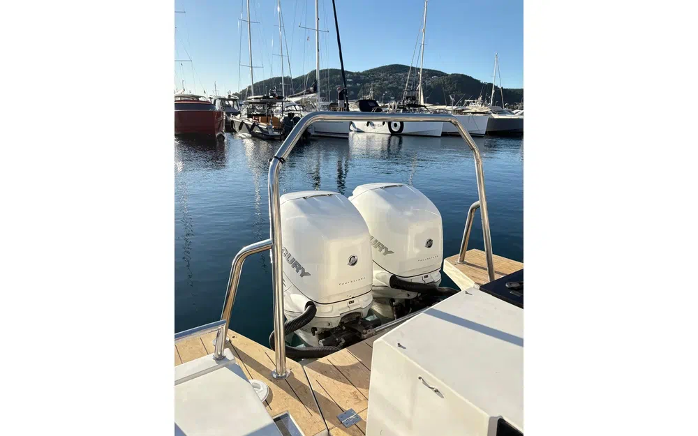 slider 3 Axopar 37 ST