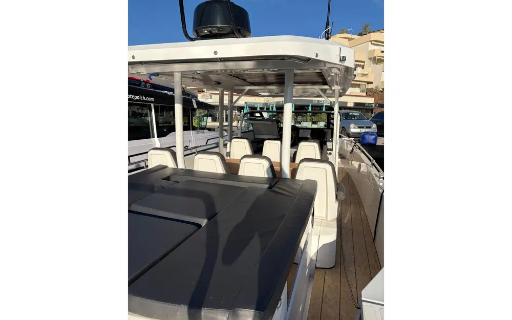 slider 6 Axopar 37 ST