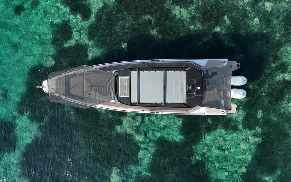 slider 1 Axopar 37 ST