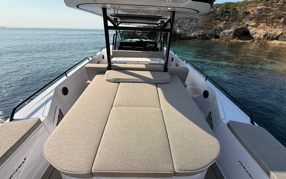 slider 4 Axopar 37 ST