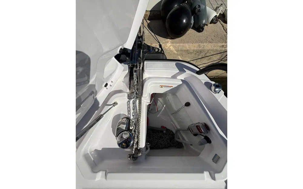 slider 10 Axopar 29 Sun Top