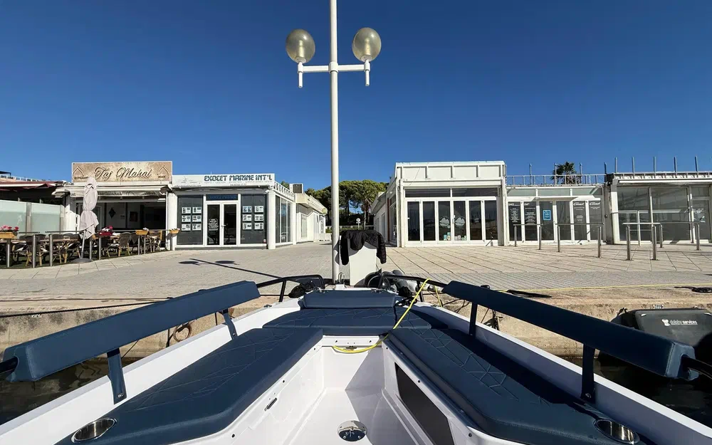 slider 5 Axopar 29 Sun Top