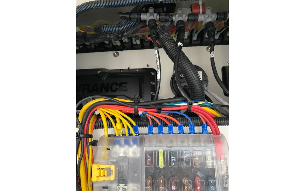 slider 40 Wellcraft Fisherman 242