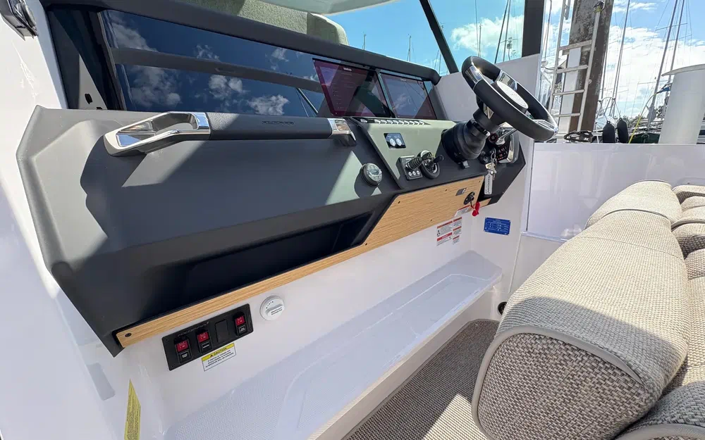 slider 10 Axopar 29 XC CROSS CABIN