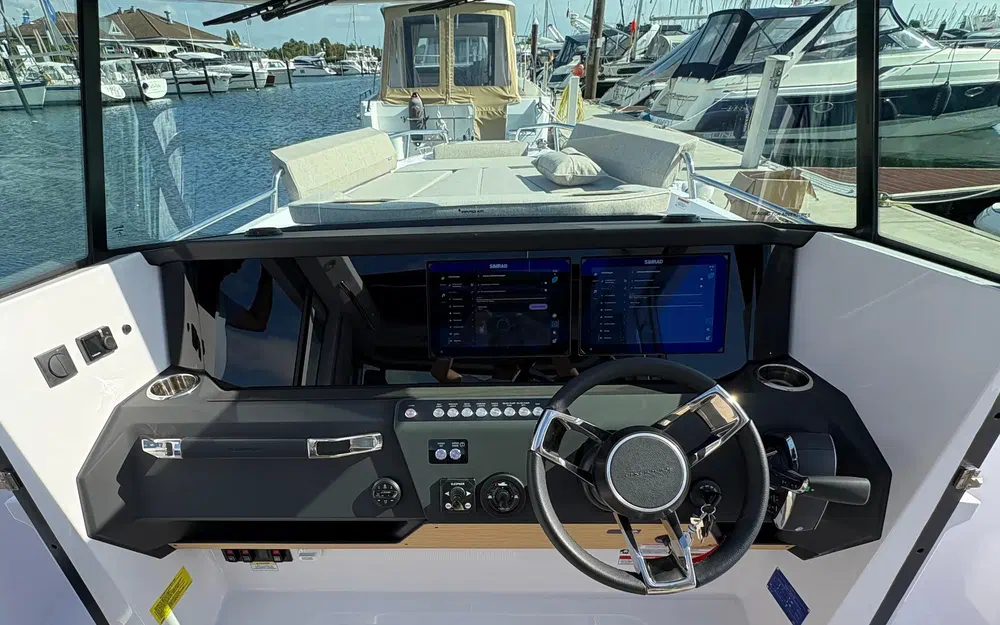 slider 11 Axopar 29 XC CROSS CABIN