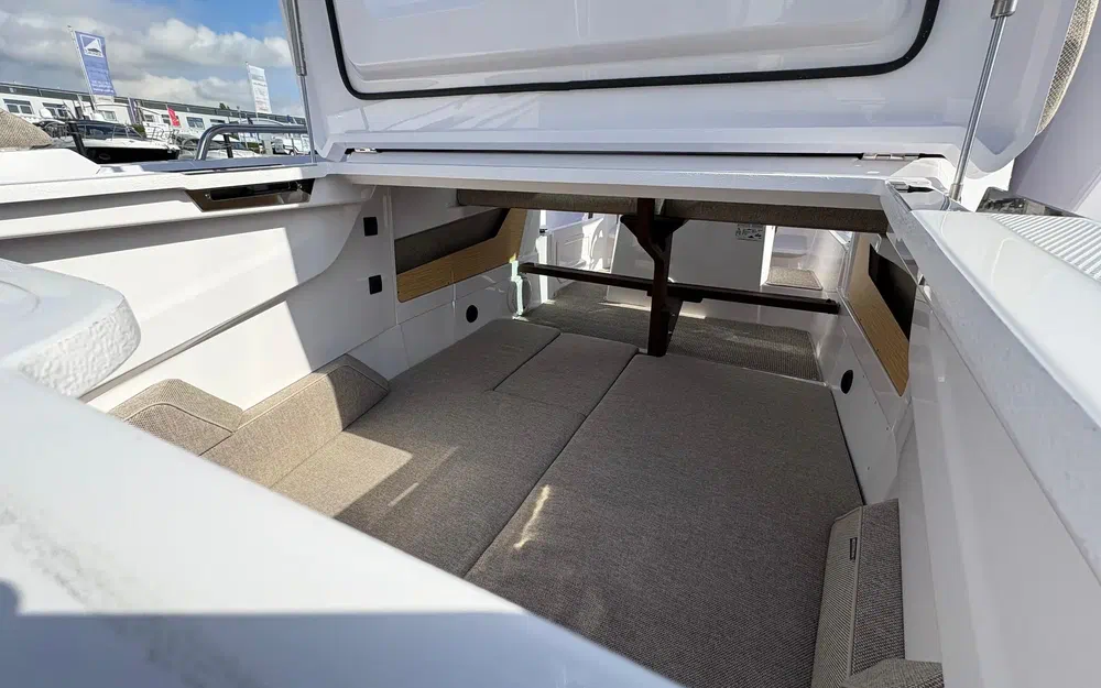 slider 5 Axopar 29 XC CROSS CABIN