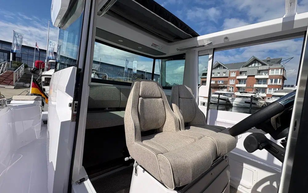 slider 6 Axopar 29 XC CROSS CABIN