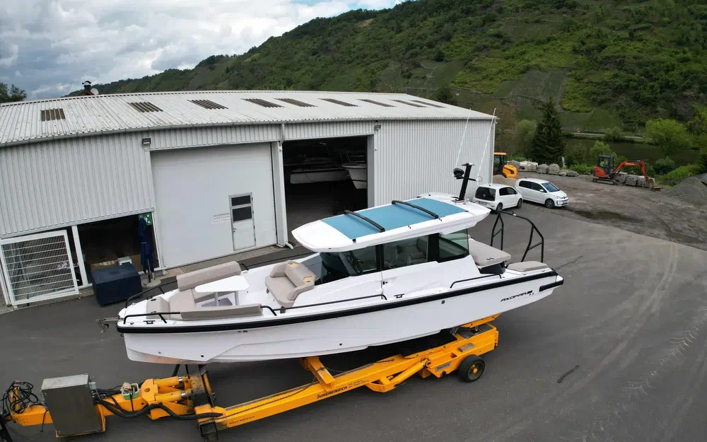 slider 5 Axopar 29 XC CROSS CABIN