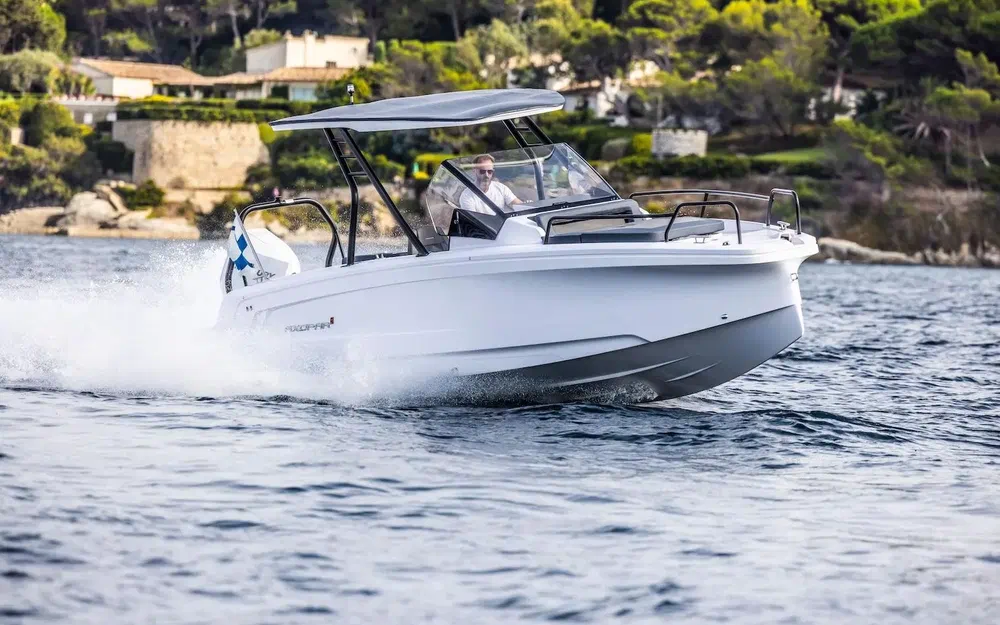 slider 5 Axopar 25 Cross Top