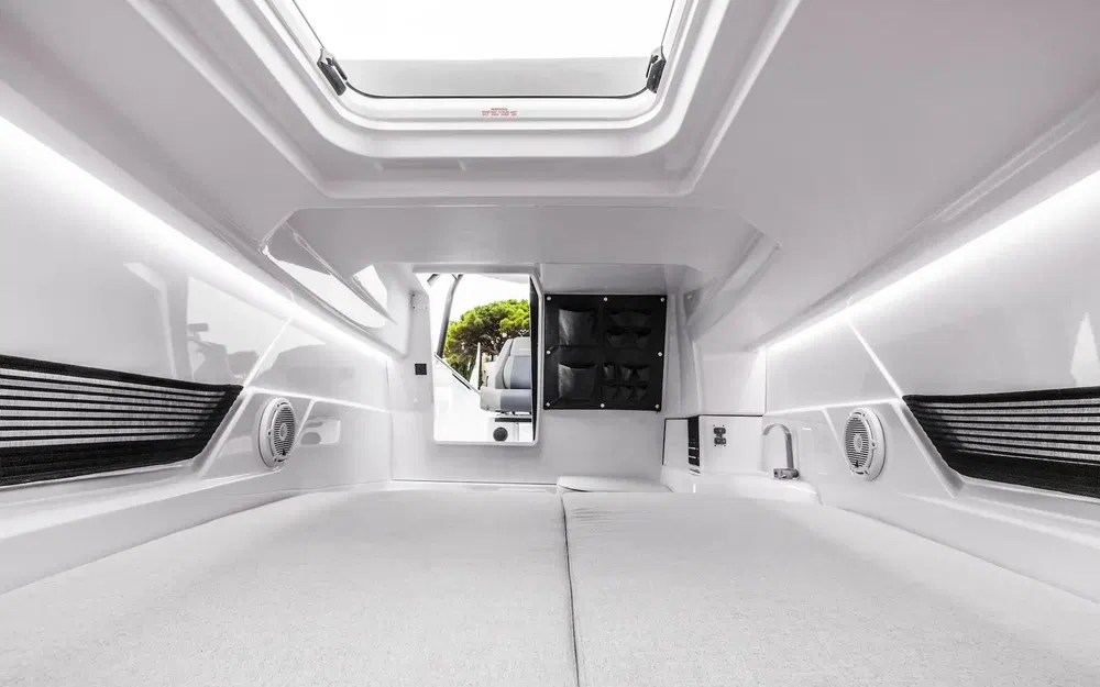 slider 7 Axopar 25 Cross Top