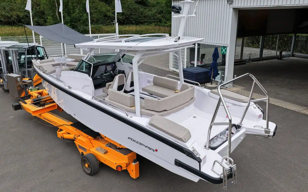 slider 6 Axopar 29 Sun Top