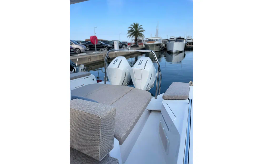 slider 13 Axopar 37 ST