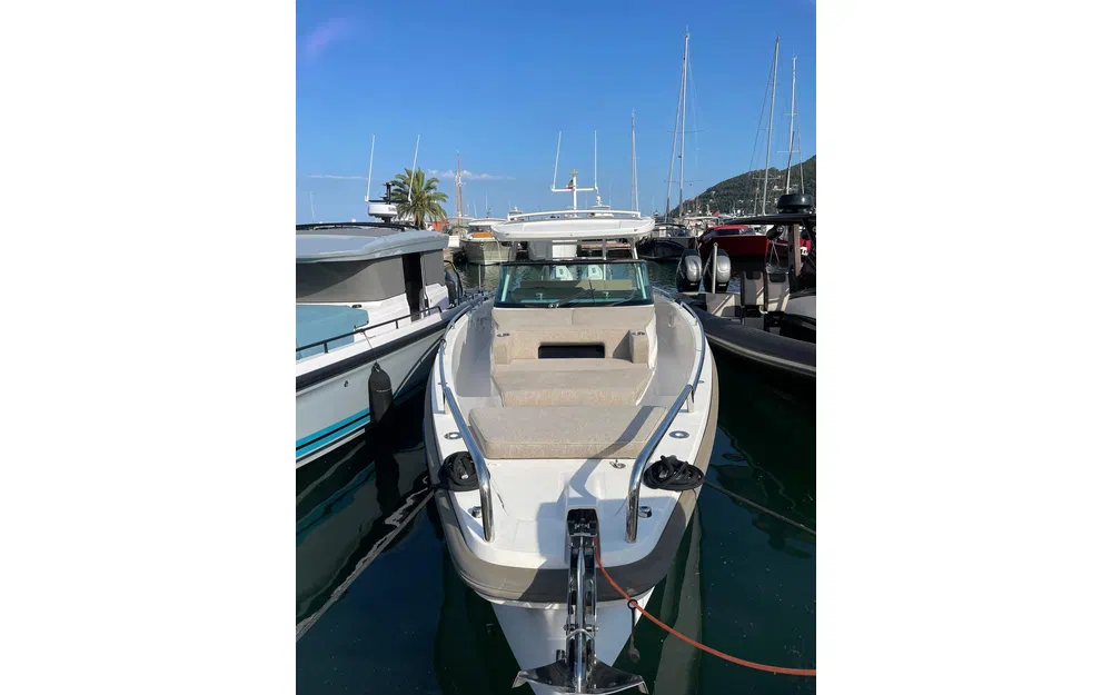 slider 1 Axopar 37 ST