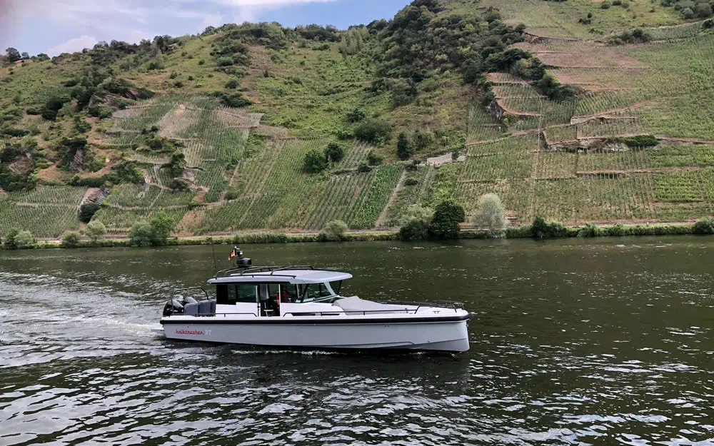 slider 0 Axopar 37 Open