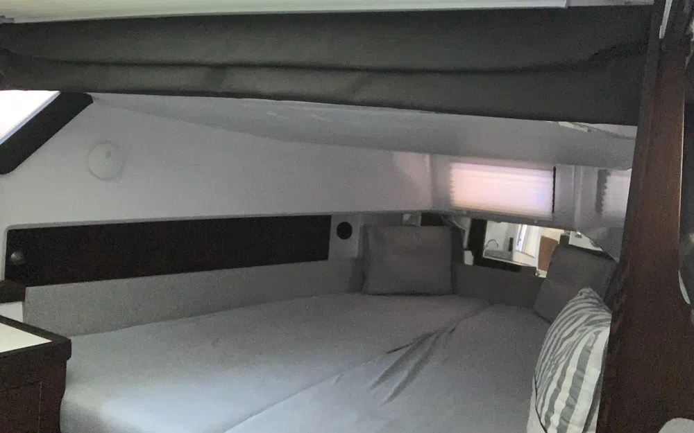 slider 15 Axopar 37 Open