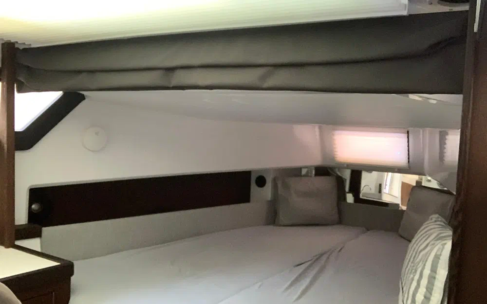 slider 16 Axopar 37 Open