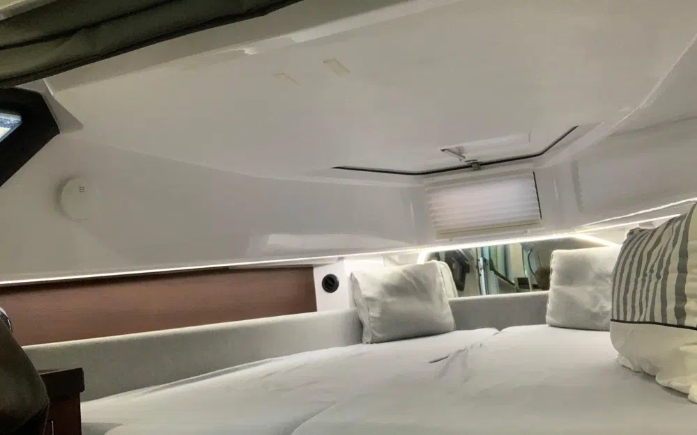 slider 17 Axopar 37 Open