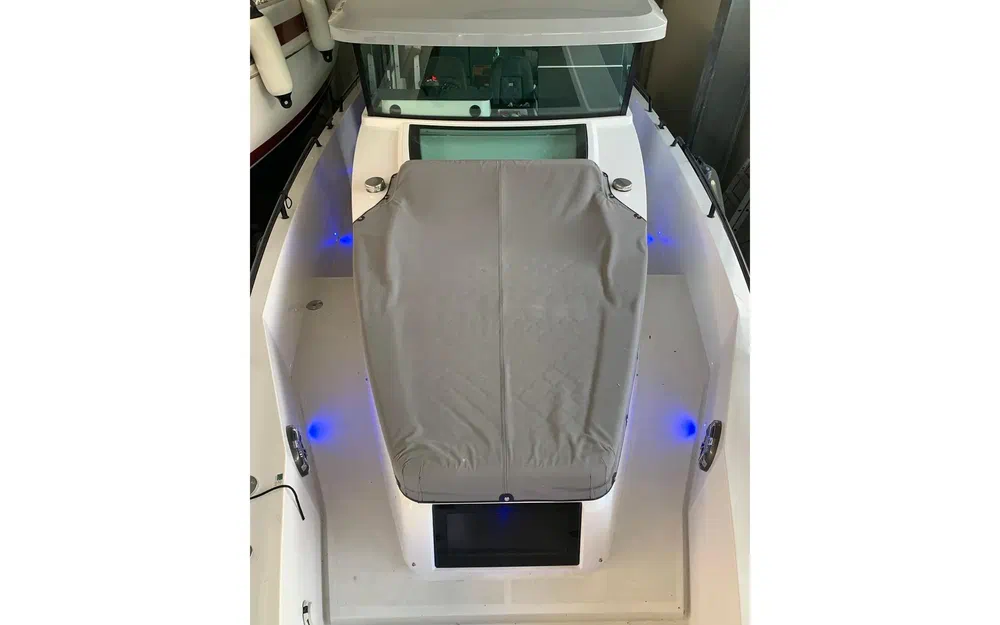 slider 20 Axopar 37 Open