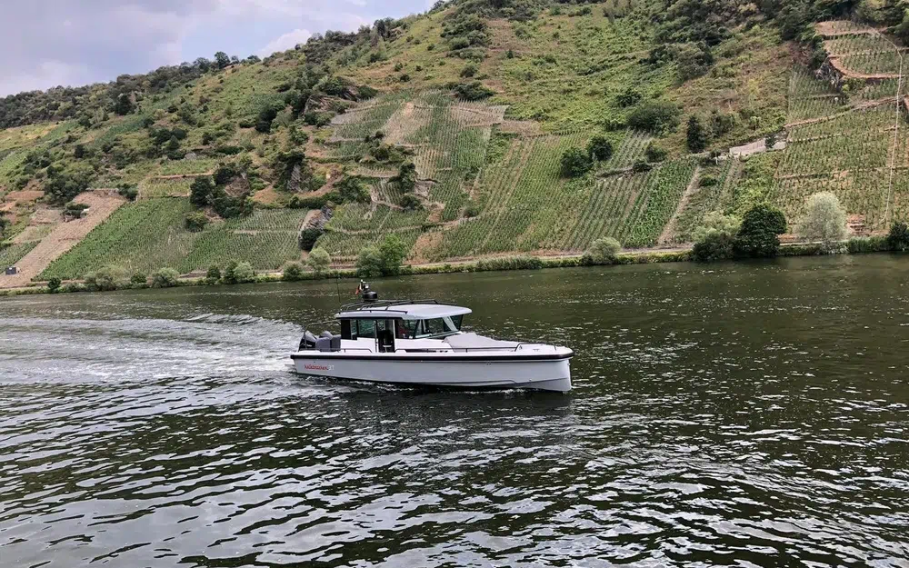 slider 2 Axopar 37 Open