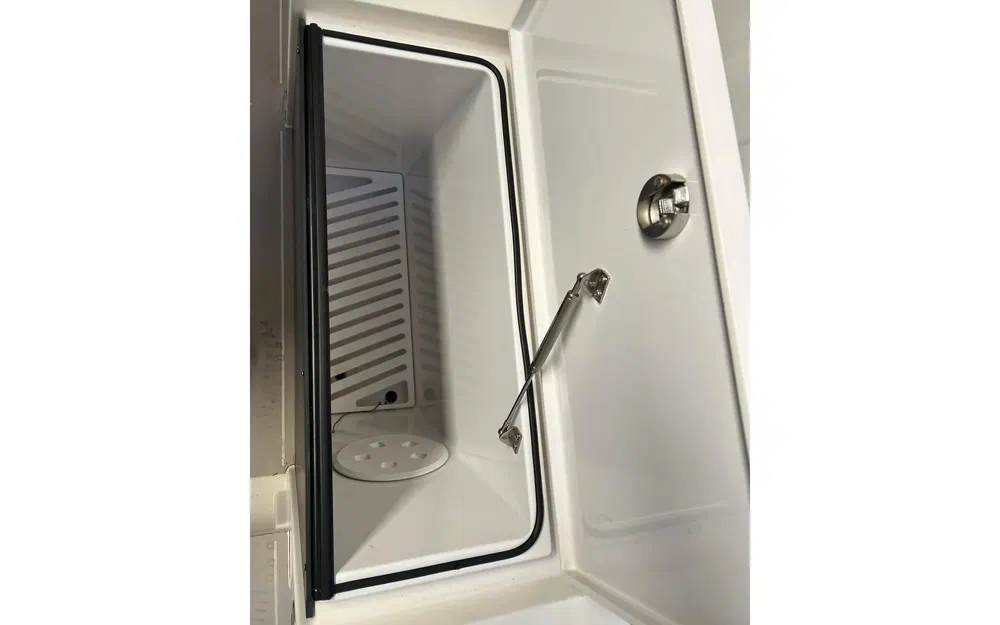 slider 10 Axopar 37 ST