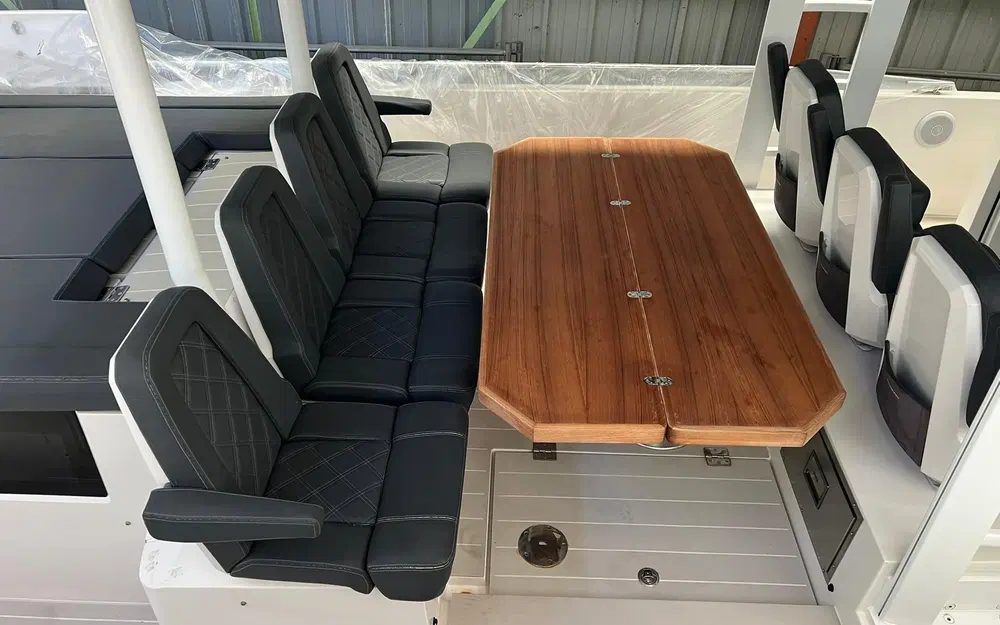 slider 1 Axopar 37 ST