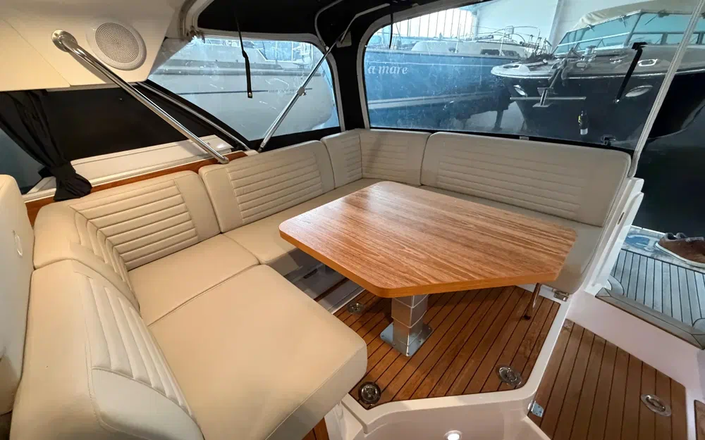 slider 16 Aquador 28 HT