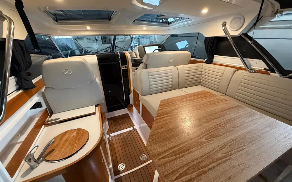 slider 18 Aquador 28 HT