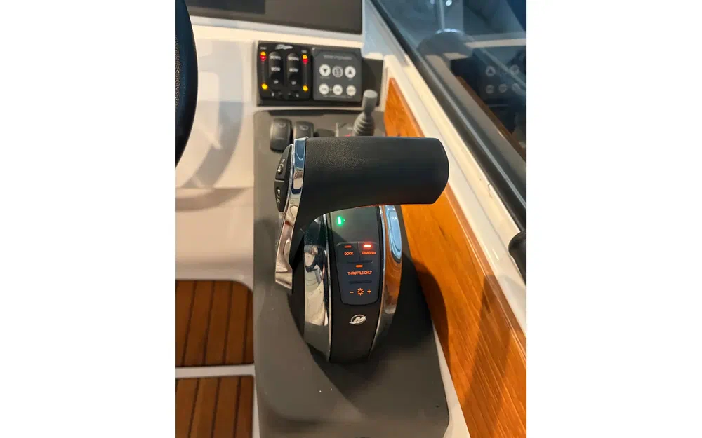 slider 23 Aquador 28 HT