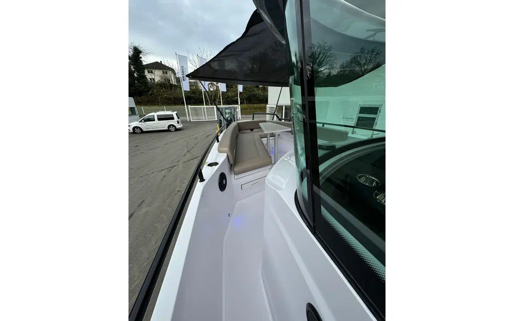 slider 13 Axopar 28 Open