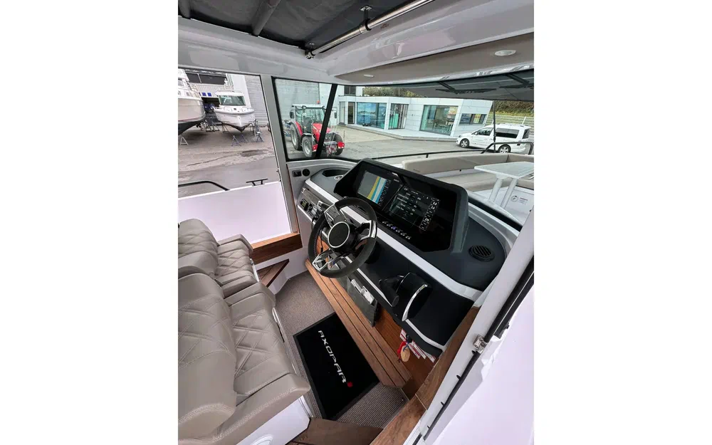 slider 1 Axopar 28 Open