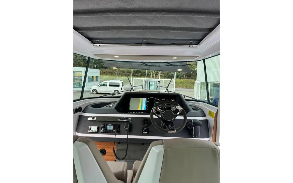 slider 4 Axopar 28 Open