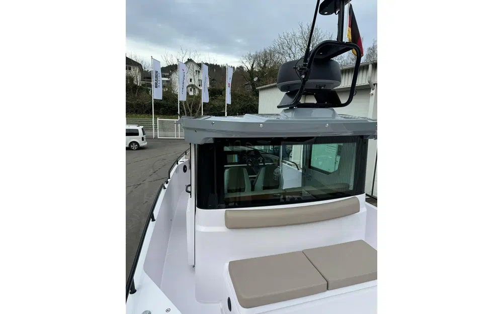 slider 5 Axopar 28 Open