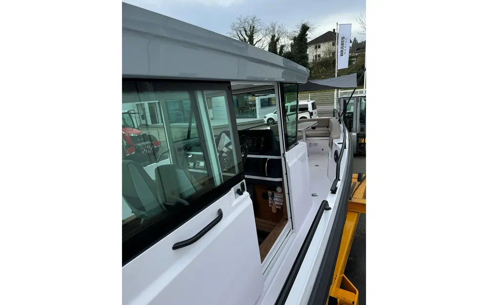 slider 7 Axopar 28 Open