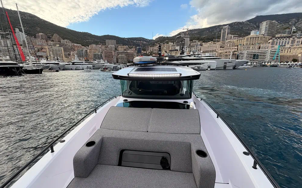 slider 16 Axopar 37 SC