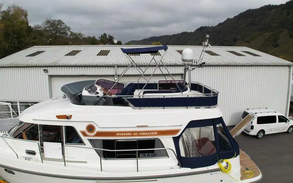 slider 4 Storebro 410 Commander