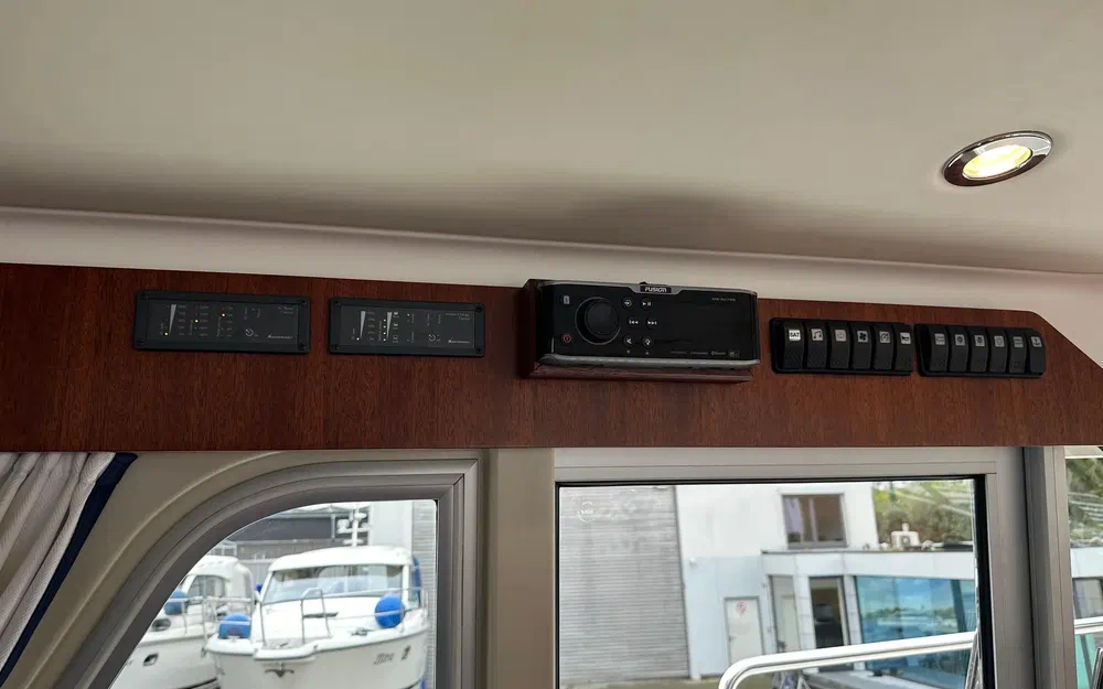 slider 52 Storebro 410 Commander