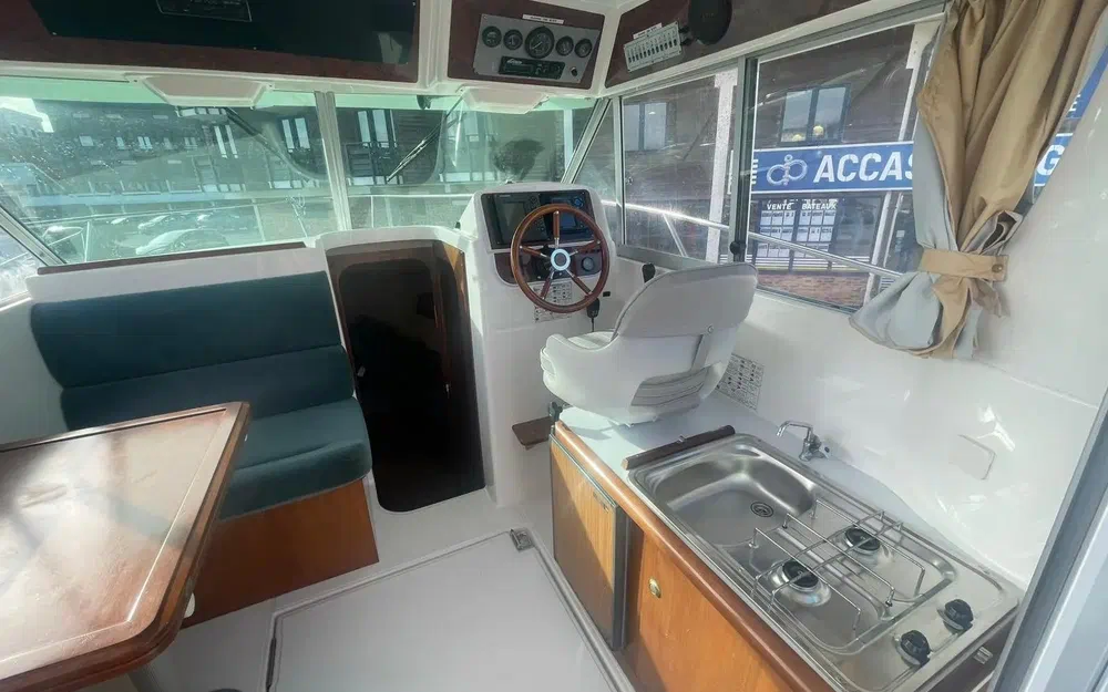 slider 6 Jeanneau Merry Fisher 750