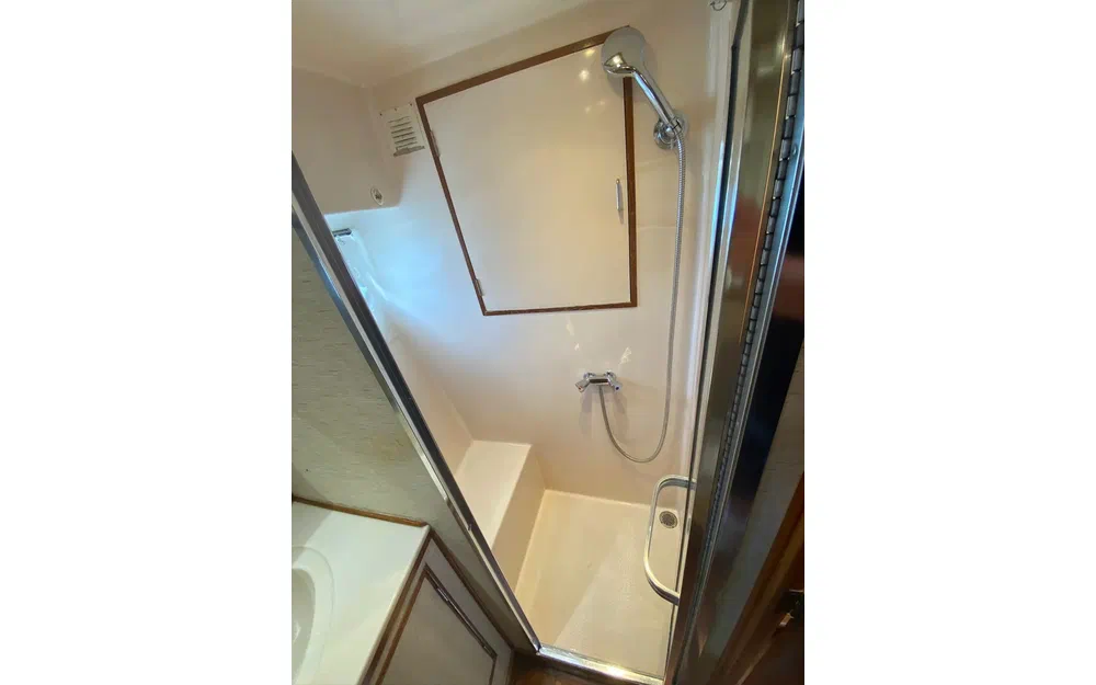 slider 8 Ocean Alexander 39