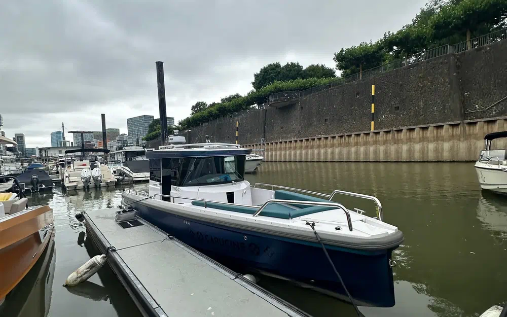 slider 0 Axopar 28 Open