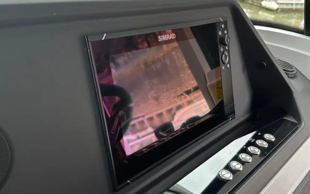 slider 9 Axopar 28 Open