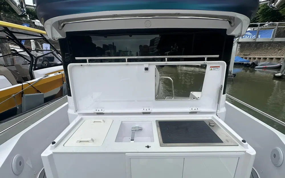 slider 7 Axopar 28 Open