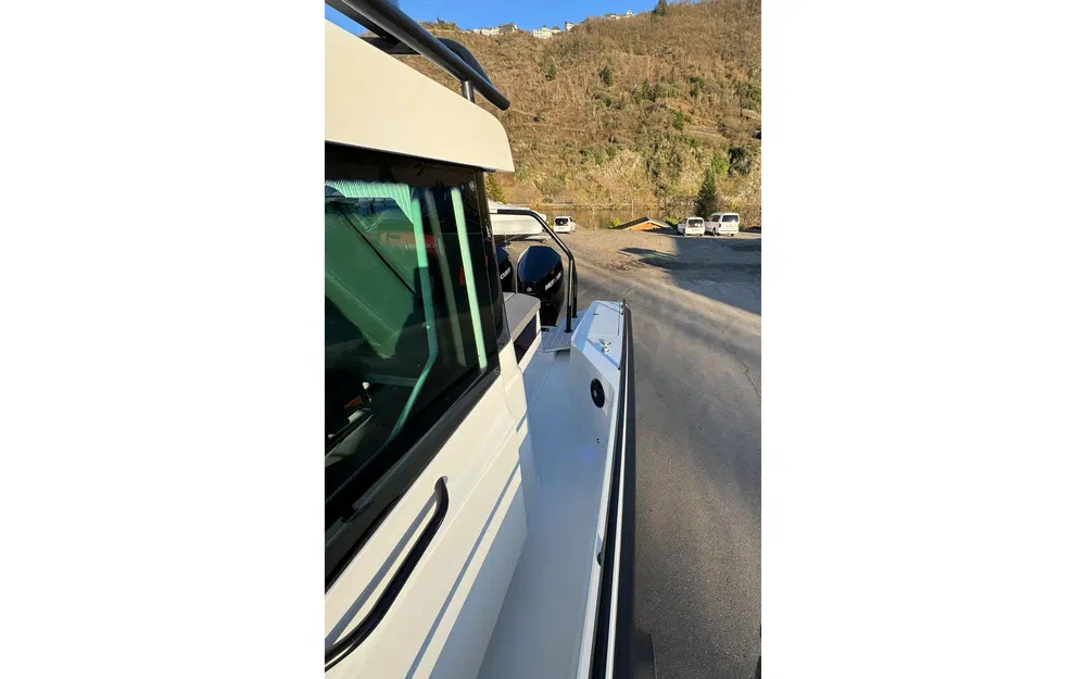 slider 11 Axopar 28 Open