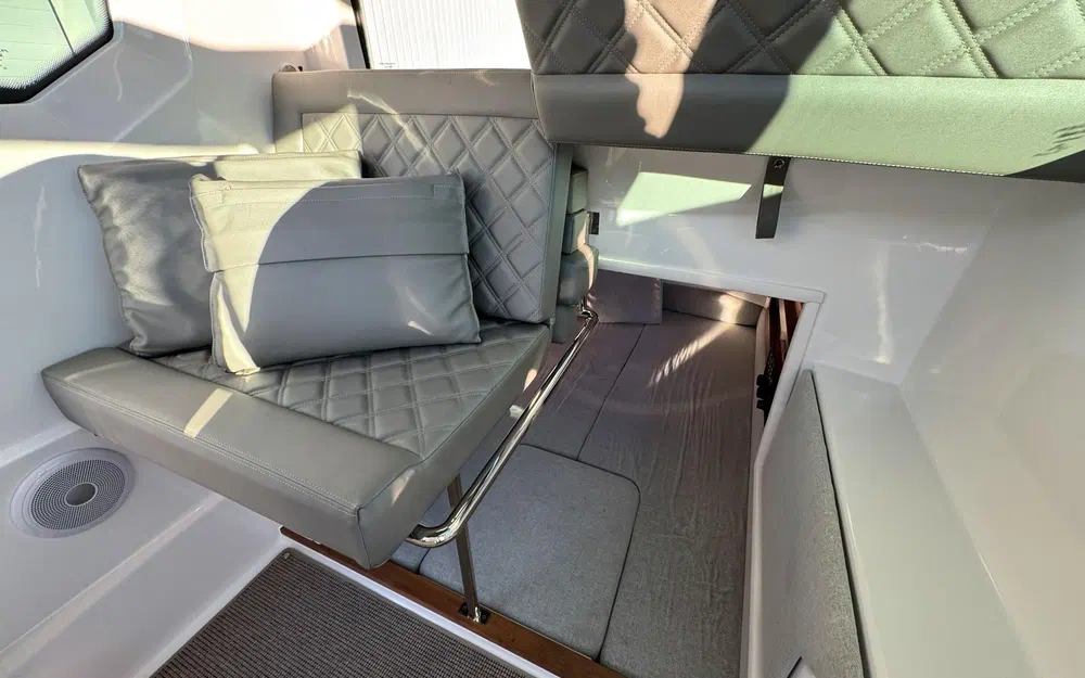 slider 14 Axopar 28 Open