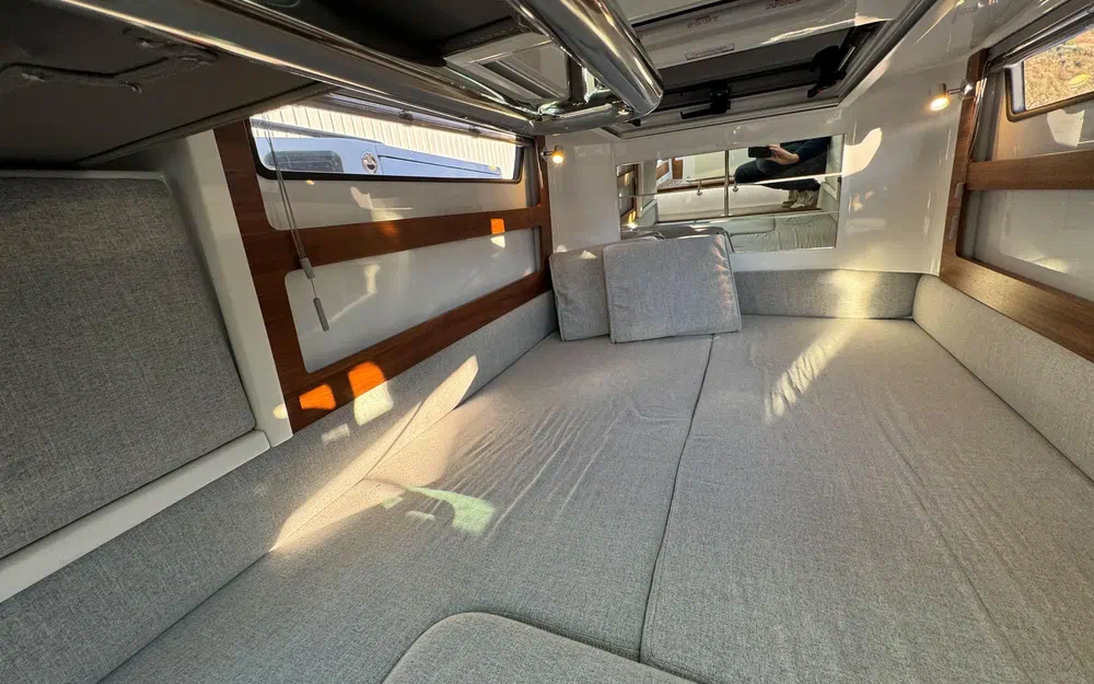 slider 16 Axopar 28 Open